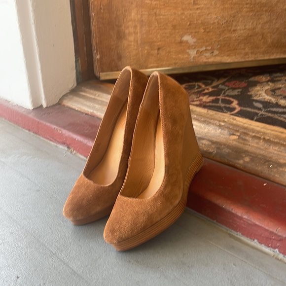 $225 Wedges in Camel - Picture 1 of 7